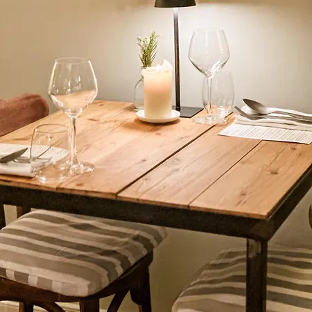 Dix Restaurant & D'hotes, Sainte-alvere, Dordogne * Saint-Alvere